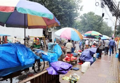 বঙ্গভবনের পাশের সড়ক ও ফুটপাত অবৈধ দখলে: নিরাপত্তা নিয়ে শঙ্কা